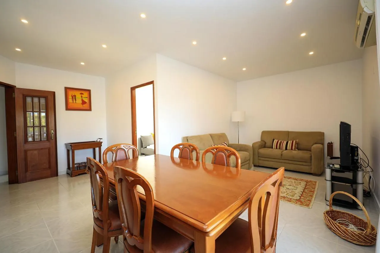 C23 - Parkway Entrance Apartment In Lagos