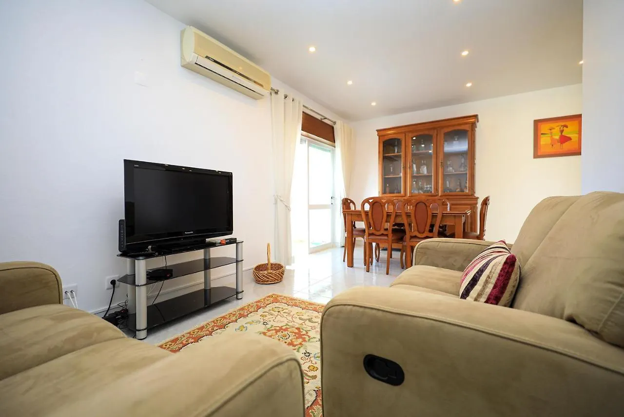 C23 - Parkway Entrance Apartment In Lagos 0*,